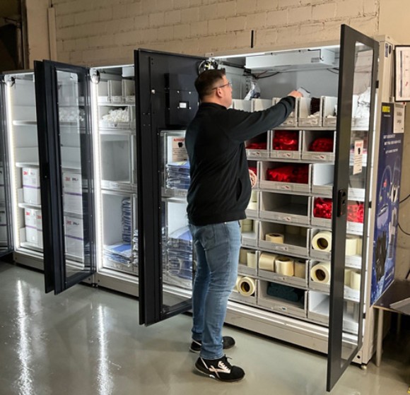 Innomotics: HK-MAT mit geöffneten Türen