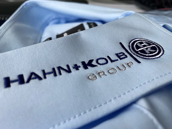 Gesticktes Logo von HAHN+KOLB
